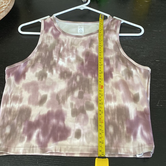 NWOT balance collection crop. Size L - Picture 6 of 6